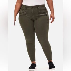 Torrid Green Feel the Fit Jeggings with Zipper Accents NWT Size 24R Super Soft